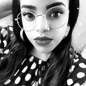 Meet your Posher, Mercedes